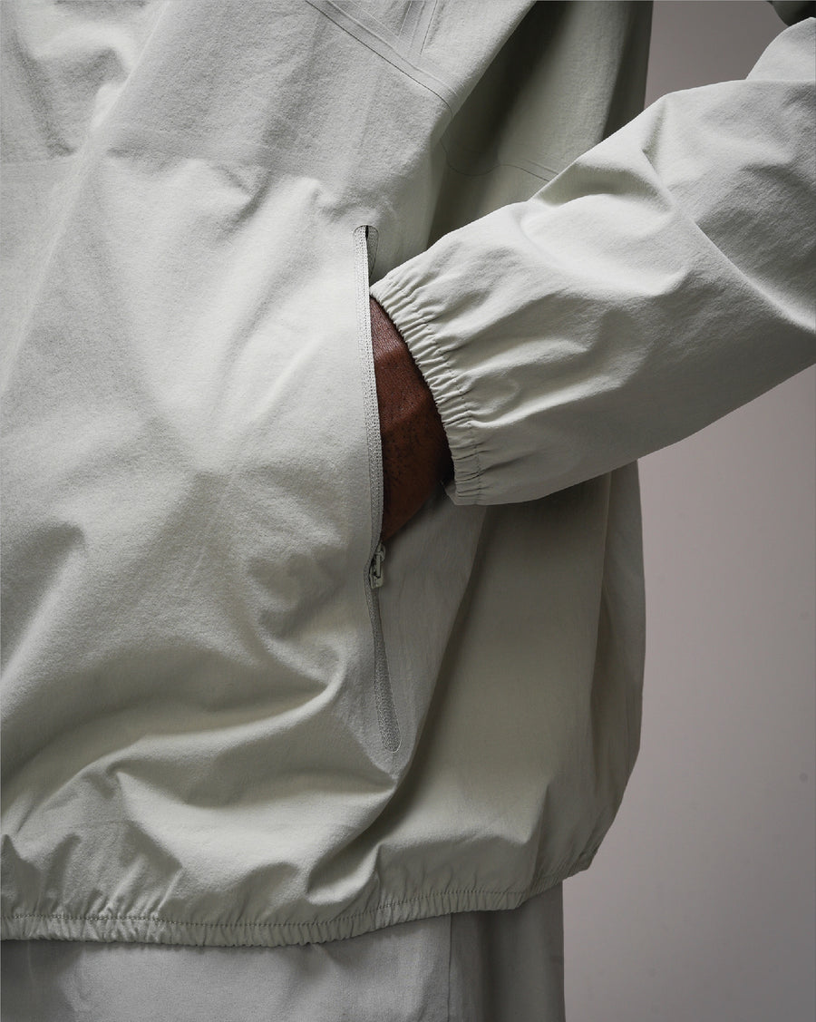 Chaqueta cortavientos de té