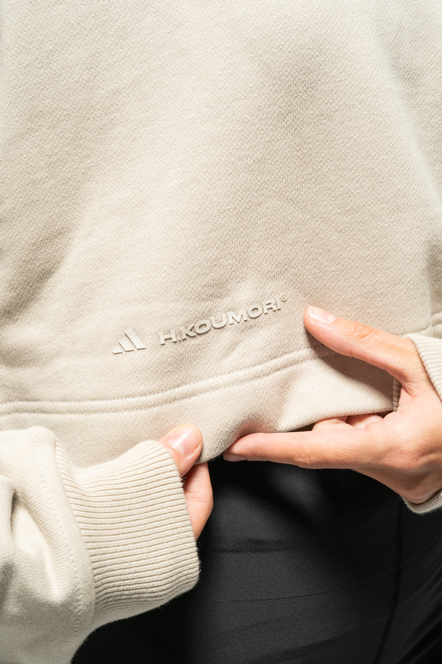 Camiseta de running Adi365 H.Koumori para mujer, color gris masilla