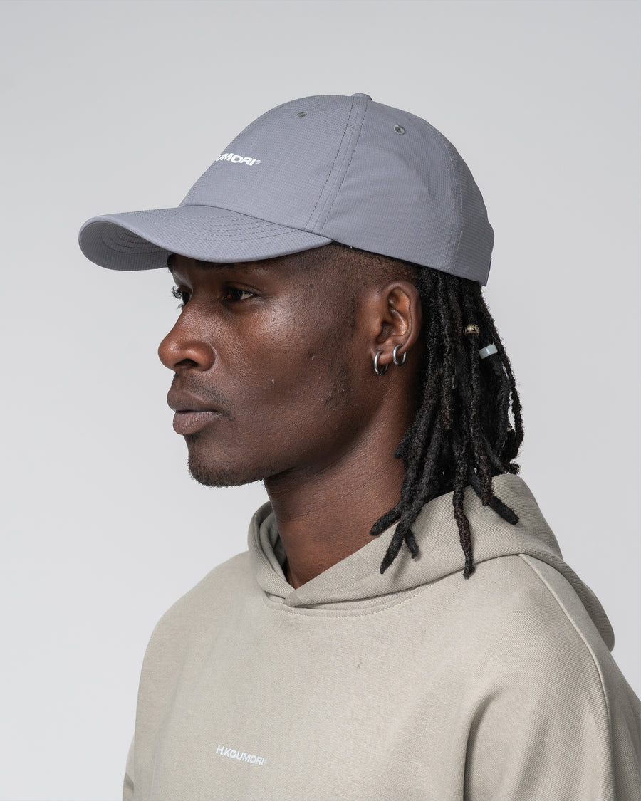 Gorra gris de uso diario