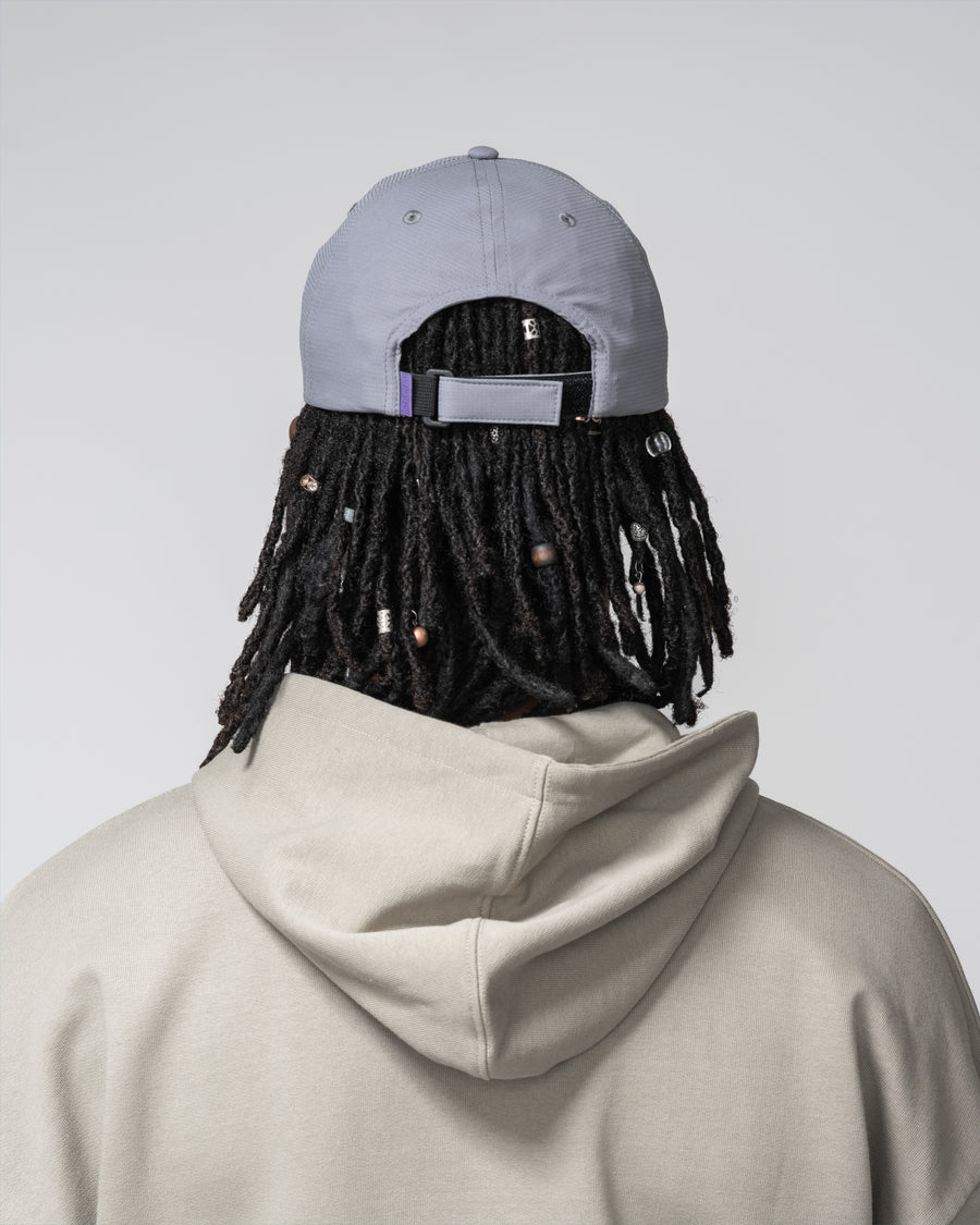 Gorra gris de uso diario