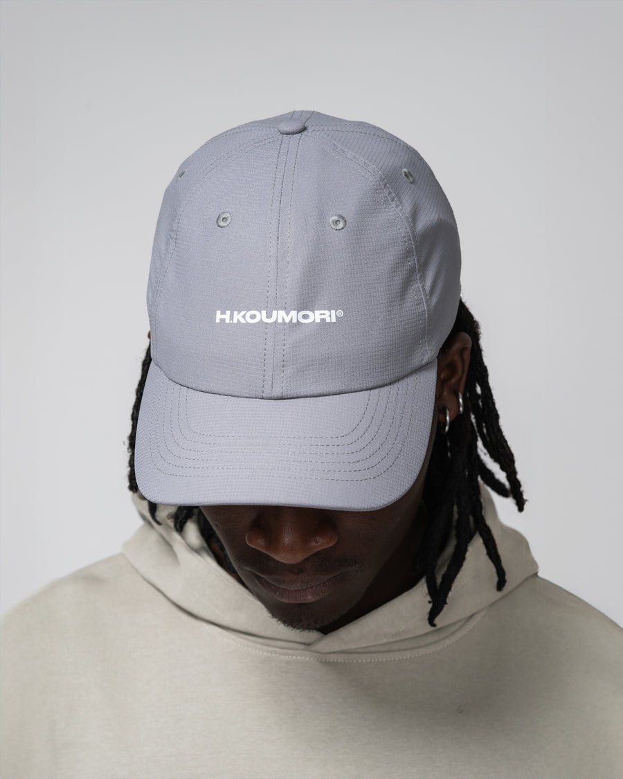 Gorra gris de uso diario