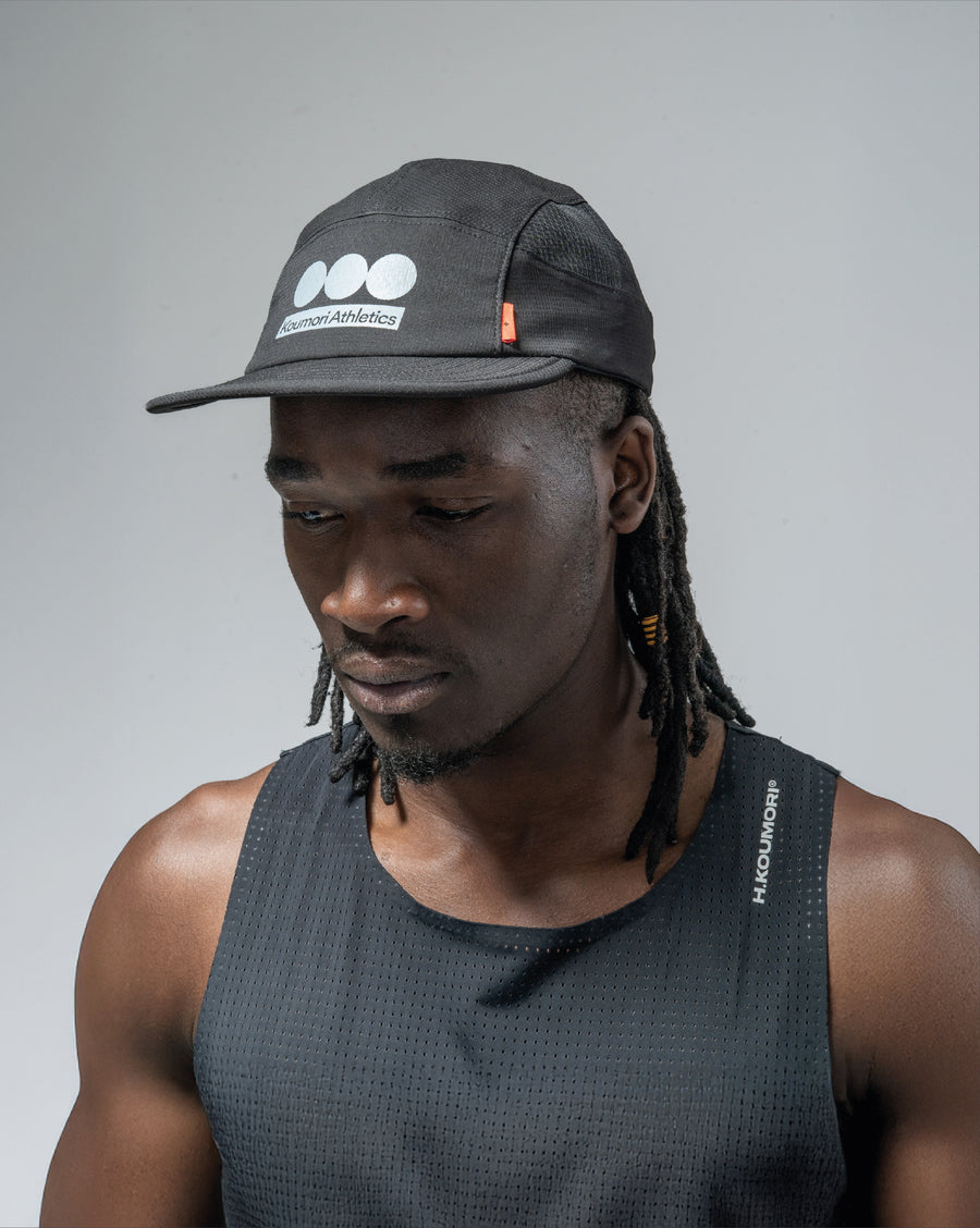 Gorra con panel lateral Koumori Athletics negra 