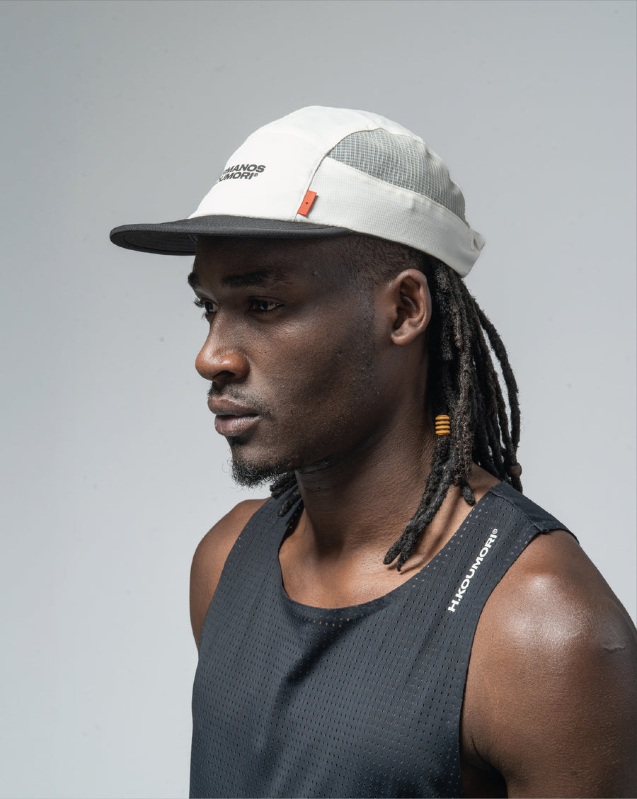 Gorra Koumori Athletics con panel lateral bicolor 