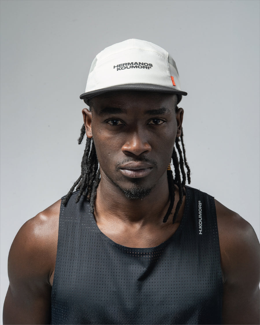 Gorra Koumori Athletics con panel lateral bicolor 