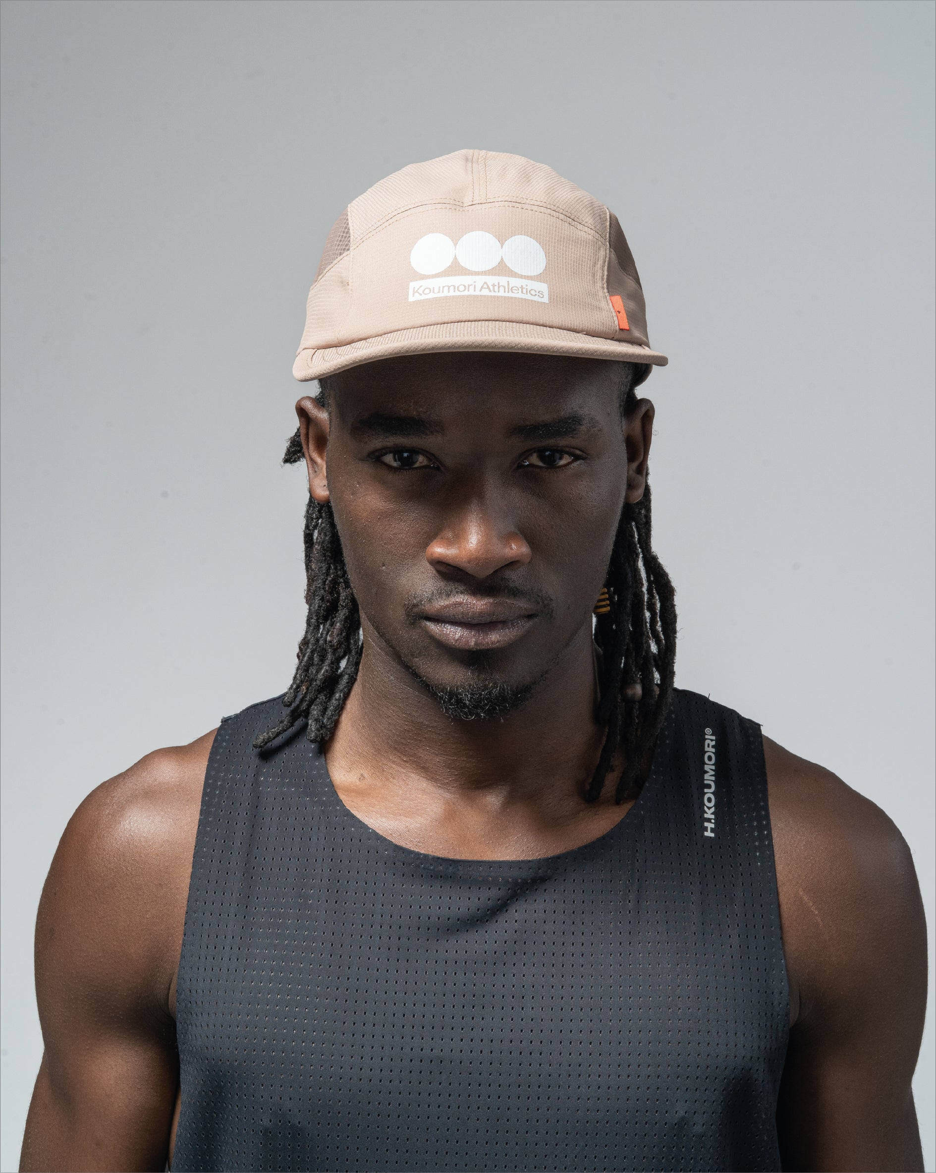 Gorra con panel lateral Koumori Athletics Beige 