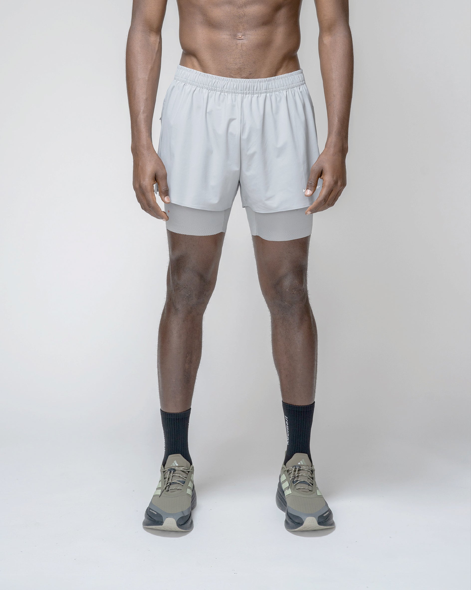 Pantalón corto de entrenamiento gris